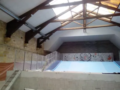 Rénovation électrique dans un bâtiment avec charpente apparente