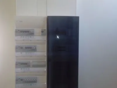 Installation d’un tableau électrique résidentiel encastré
